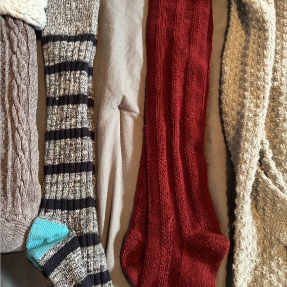 Assorted Women’s Fuzzy Socks Collection - Picture 3 of 6